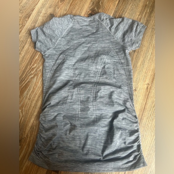 Athleta Shirt Womens Small Speedlight Seamless Tee T-Shirt Top Gray - Picture 6 of 6